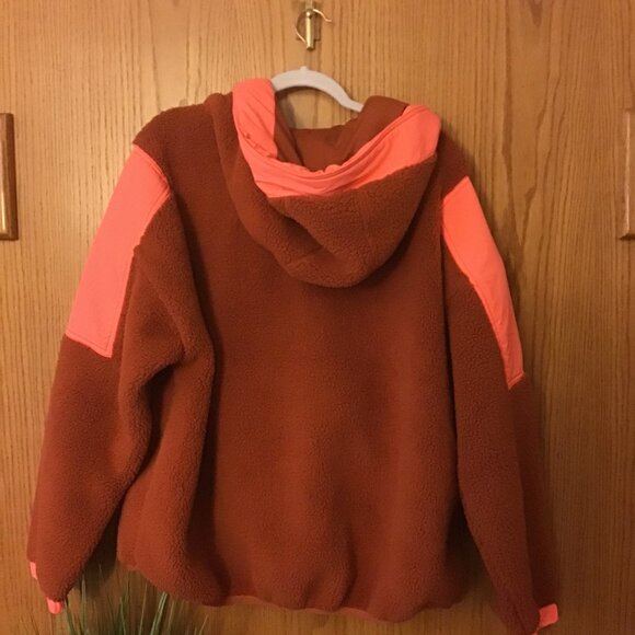 NWT Free People Movement Lead the Pack Pullover Fleece size- MEDIUM - Picture 6 of 6